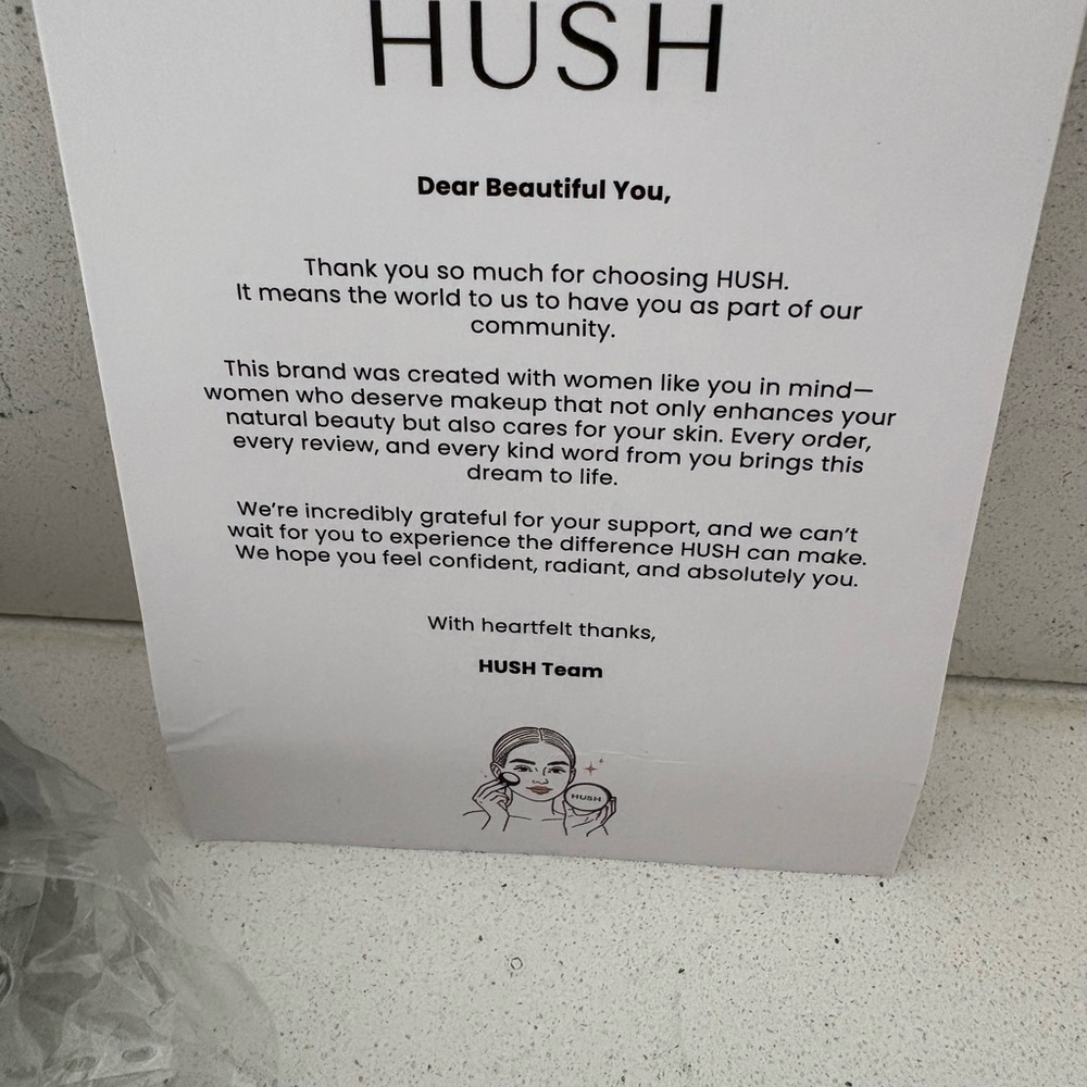 Hush Glow Foundation Cushion - WARM - Picture 3 of 6